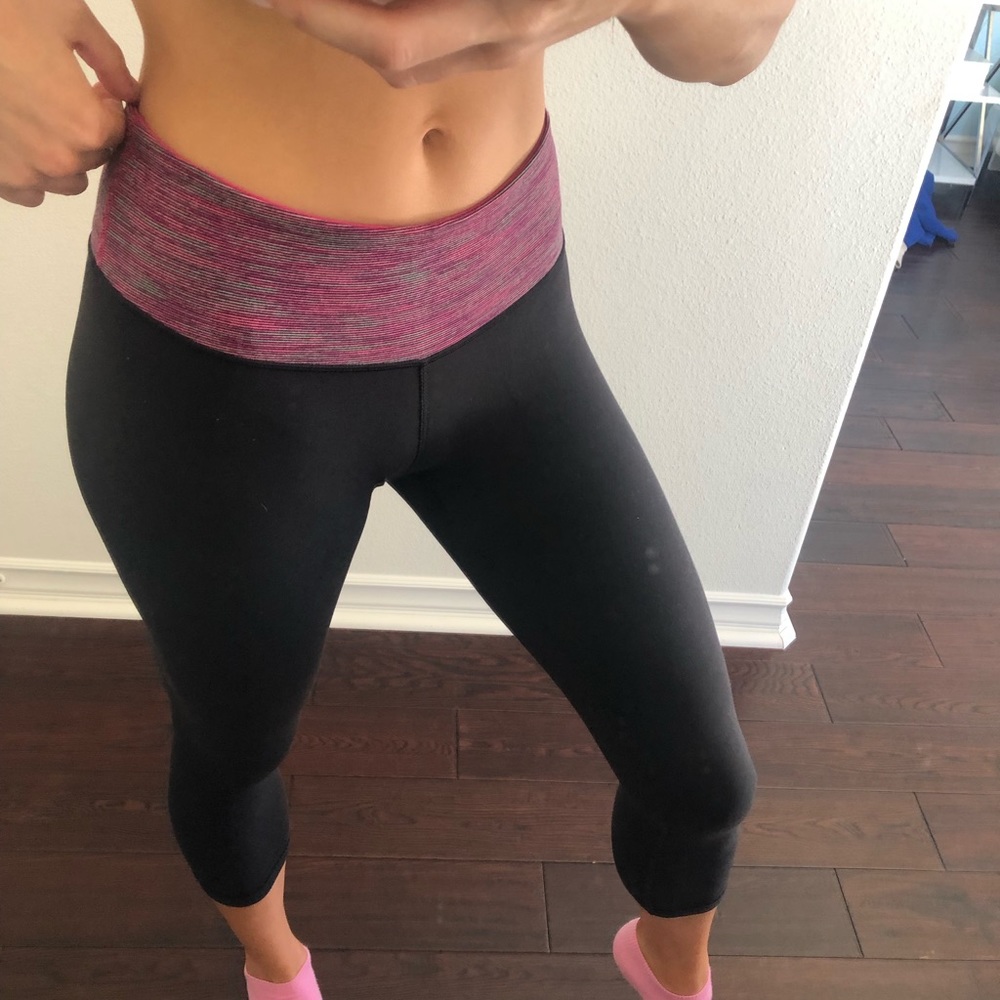 Lululemon wunder under crop pink band